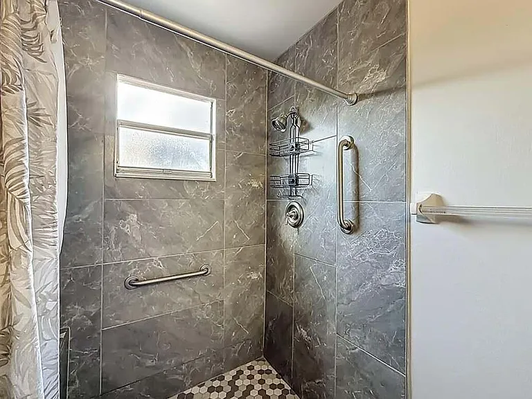 274 NE Glentry Ave — Photo 21