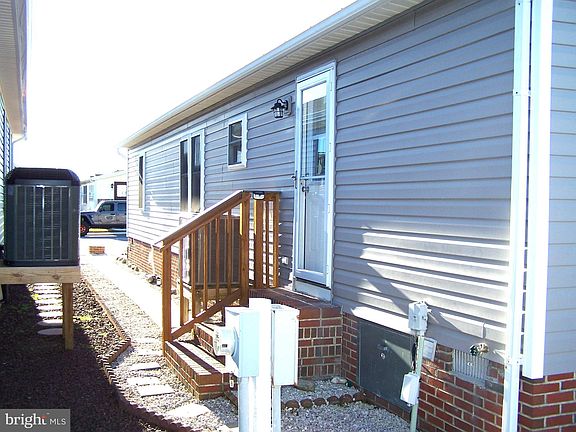 5th image of 126 Yawl Dr
