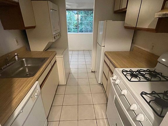 2nd image of 1531 Colonial Dr APT T1