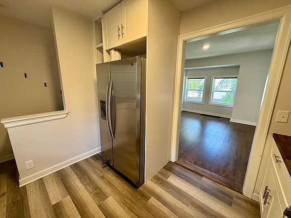 5th image of 4627 Izard St