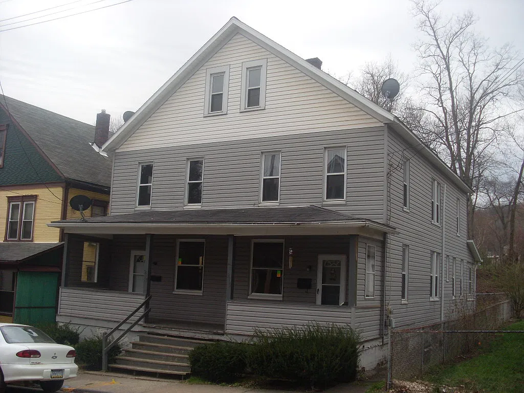 3 bed, 1200 sqft, $825 — Photo 1