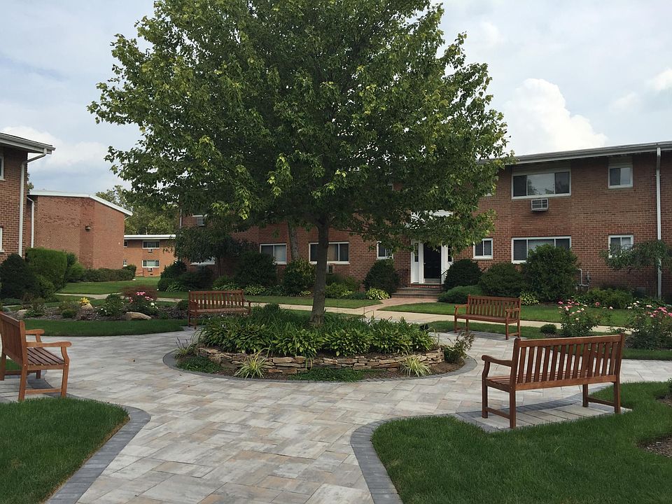 1st image of 2 Wildwood Gdns