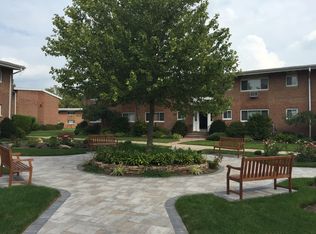2 Wildwood Gdns, Port Washington, NY 11050