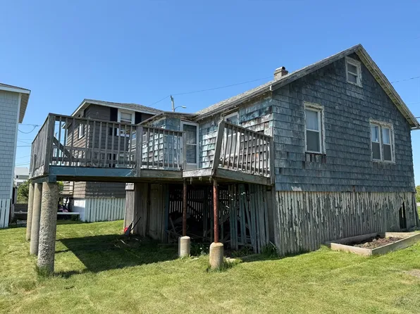 30 Ocean Ave, Hull, MA 02045
