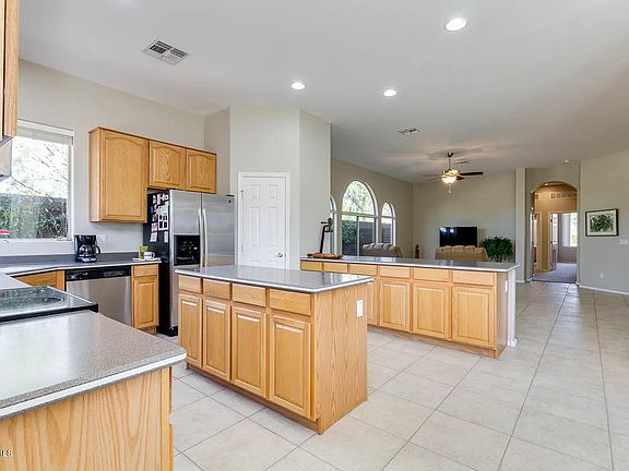 4th image of 1510 N Bernard Cir