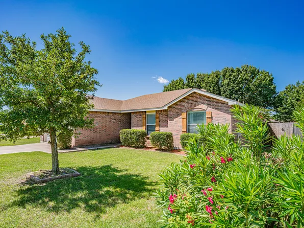 1401 Queen Annes Dr, Burleson, TX 76028