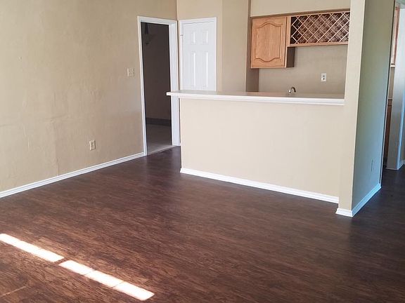 Main Living room with wetbar