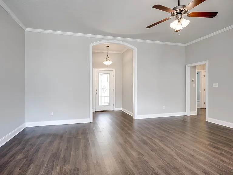 812 Paisley Ln — Photo 7