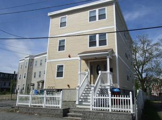 19 Willow St, Lowell, MA 01852