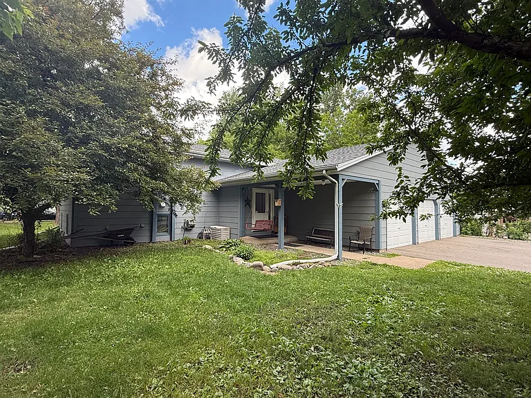 555 Lake Cove Ct — Photo 11