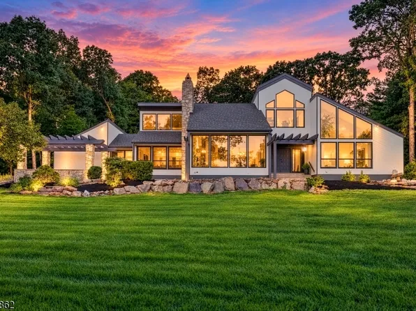 525 Johnston Dr, Watchung Boro, NJ 07069