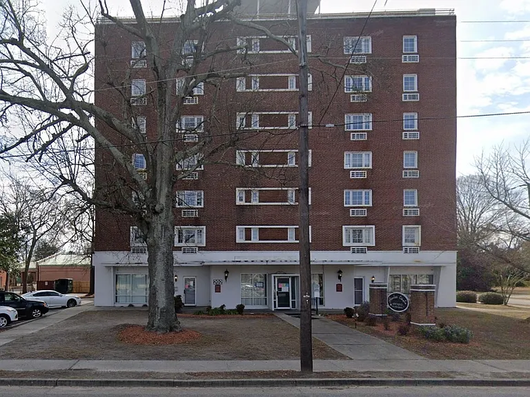 Garden Circle Apartments — Photo 2
