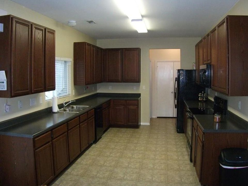 1st image of 114 Tulip Dr