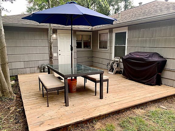 3rd image of 4709 Wedgewood Dr