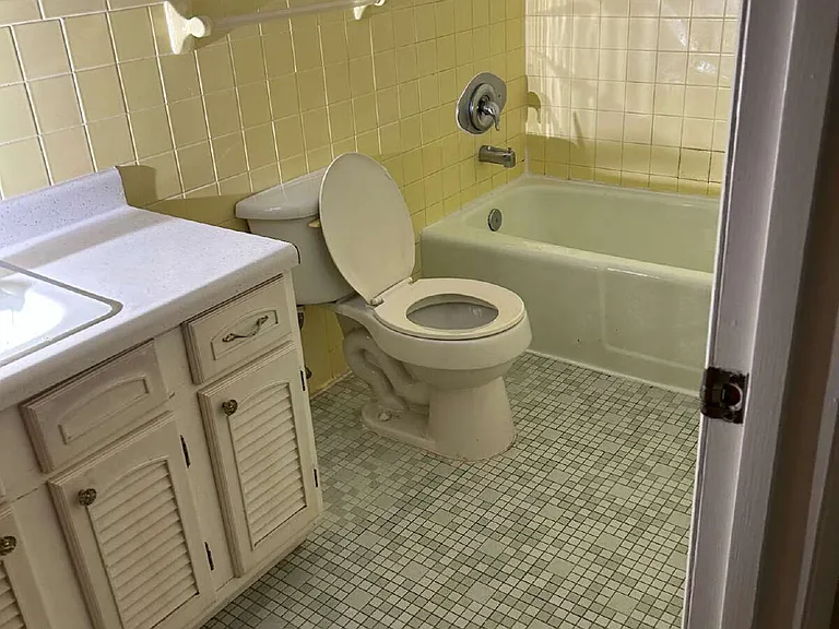 12 Clinton St #8 — Photo 2