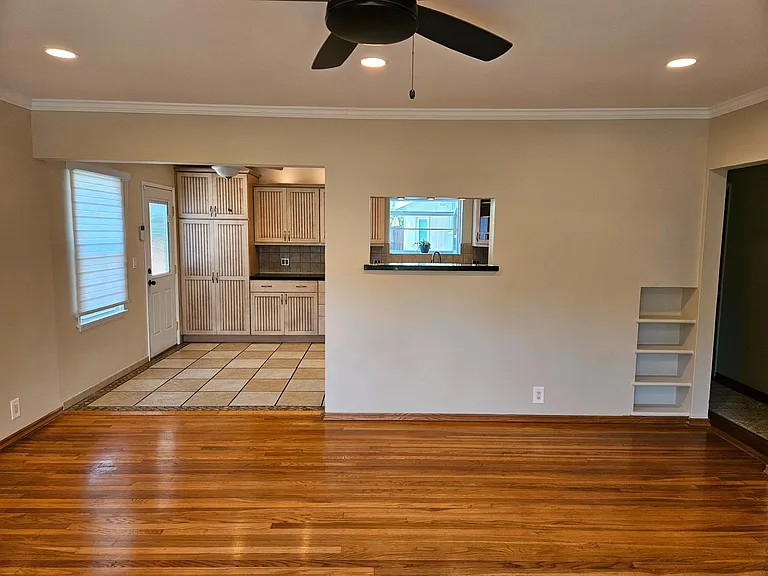 906 N Parish Pl — Photo 3