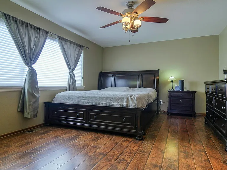 16279 Hedgeway Dr — Photo 10