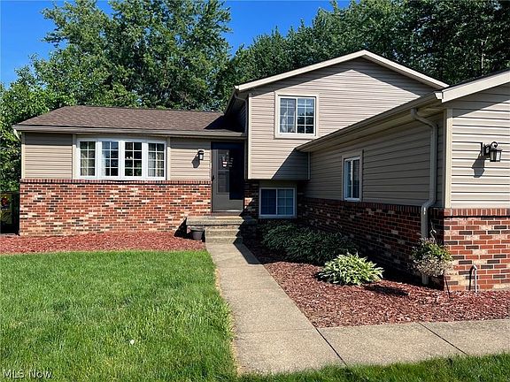 2nd image of 485 Diamond Ct
