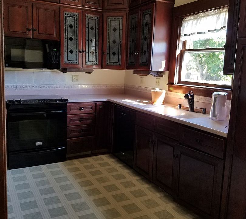 2nd image of 1203 Pismo St
