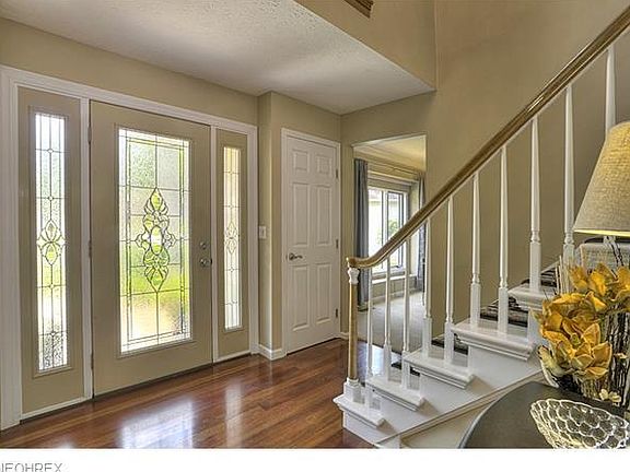 2nd image of 27303 Hemlock Dr
