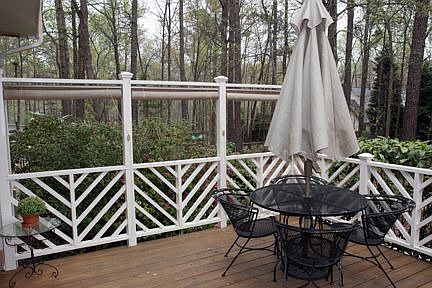 Large Deck overlooking fenced back yard