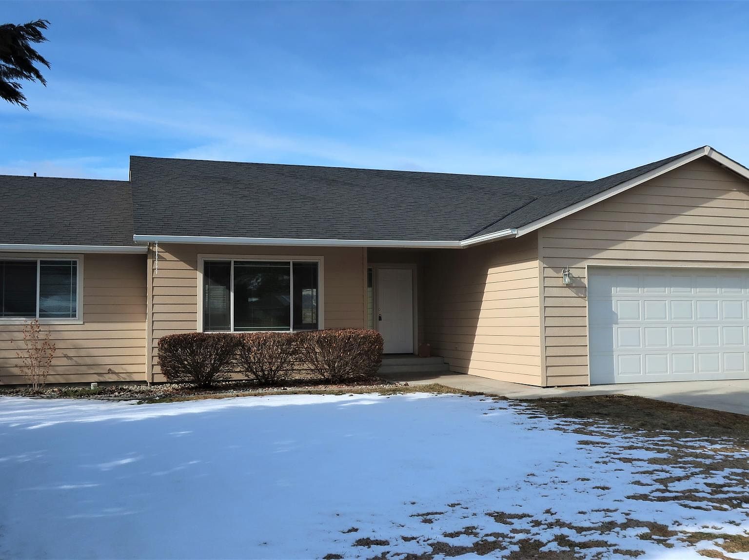 1322 Tractor Loop, East Wenatchee, WA 98802 Zillow