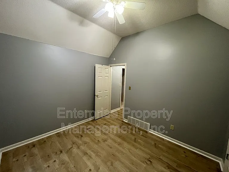6986 Parkbrook Ln — Photo 8