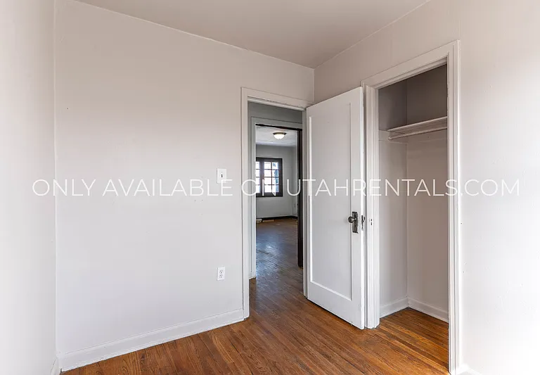 1506 E Redondo Ave — Photo 15
