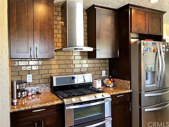 5th image of 18034 Bellflower St