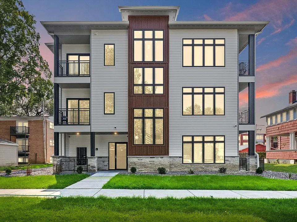 305 W Washington St