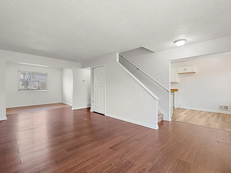 219 Ashland St — Photo 10