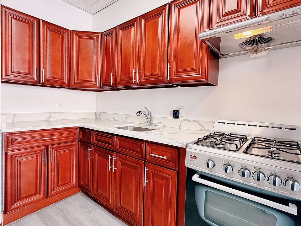 1st image of 6027 Myrtle Ave Unit 2