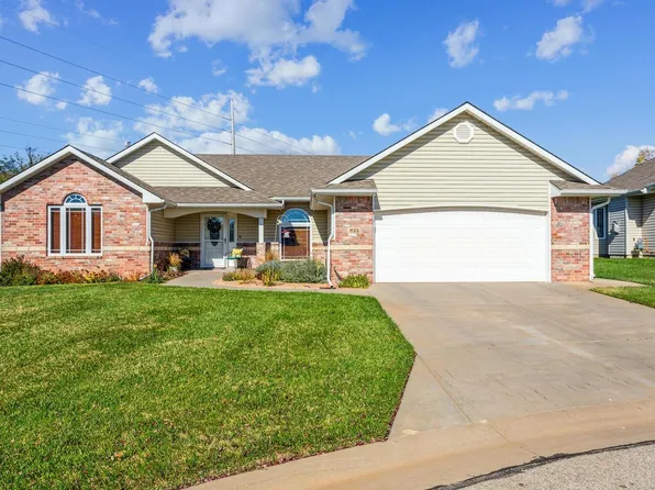 825 Tee Ct, El Dorado, KS 67042