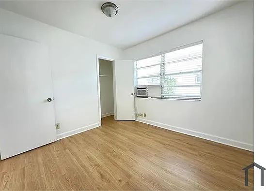 3 bed, 820 sqft, $2,300 — Photo 2