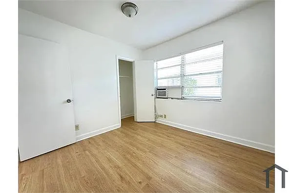 Building Photo - 1172 W 34th St #1