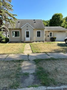 718 E Wyoming St, Redwood Falls, MN, 56283