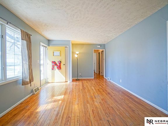 3rd image of 5916 Glade St