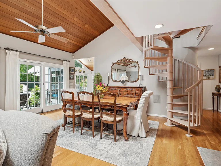 25 Midhampton Ave — Photo 11