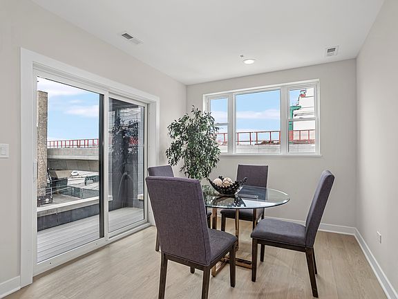4th image of 5412 N Winthrop Ave #2