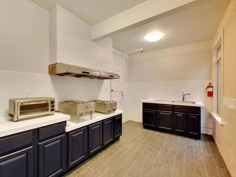 668 Clay St #57 — Photo 7