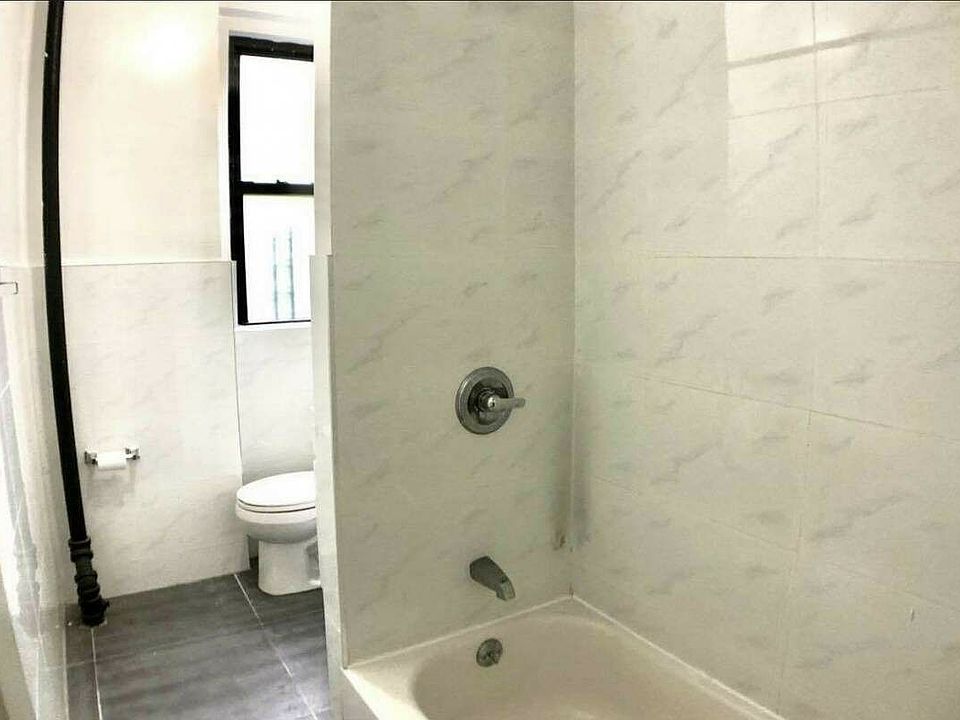 2nd image of 221 Linden Blvd APT B8