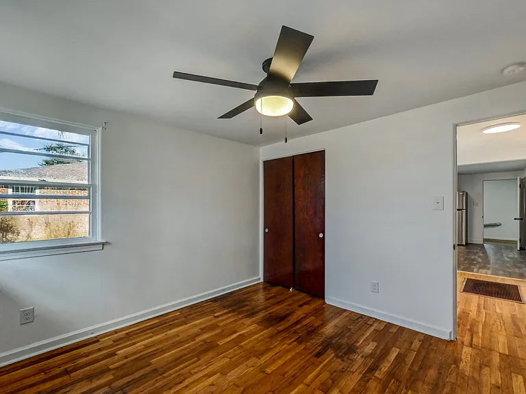 850 Church St — Photo 32