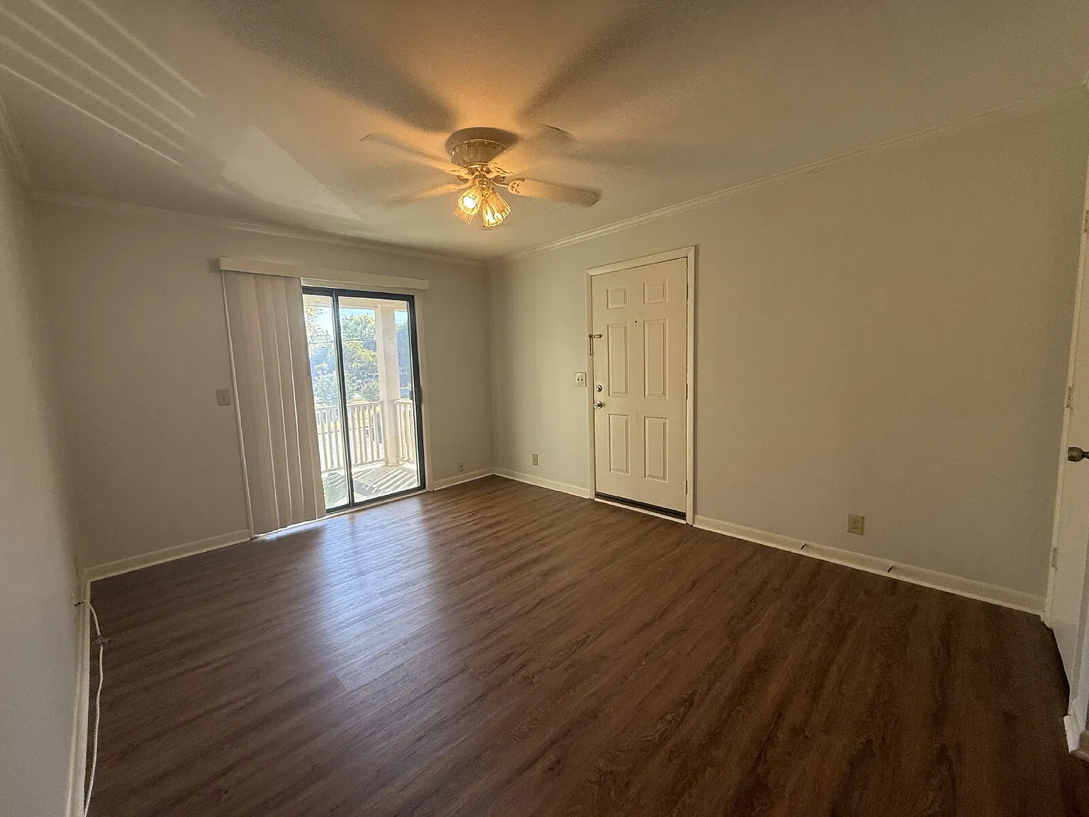 2 bed, 1.5 bath, 936 sqft, $1,600 — Photo 3