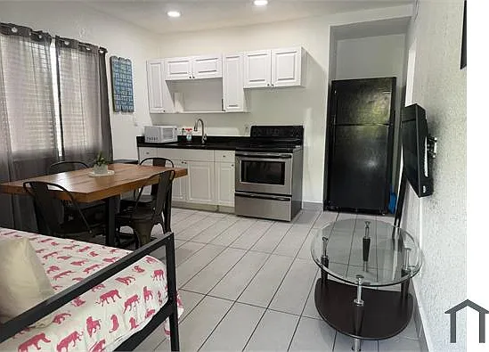 3 bed, $3,000 — Photo 4