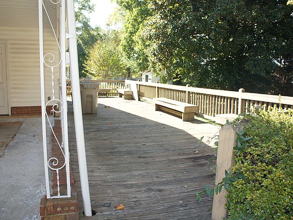3rd image of 1815 Kingston Dr
