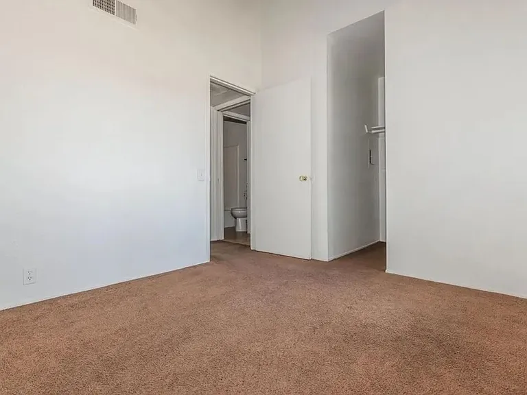 Pacific Terrace — Photo 50
