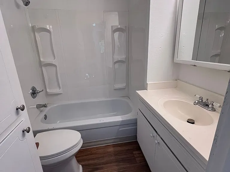 268-34th Ave 4-Plex — Photo 12