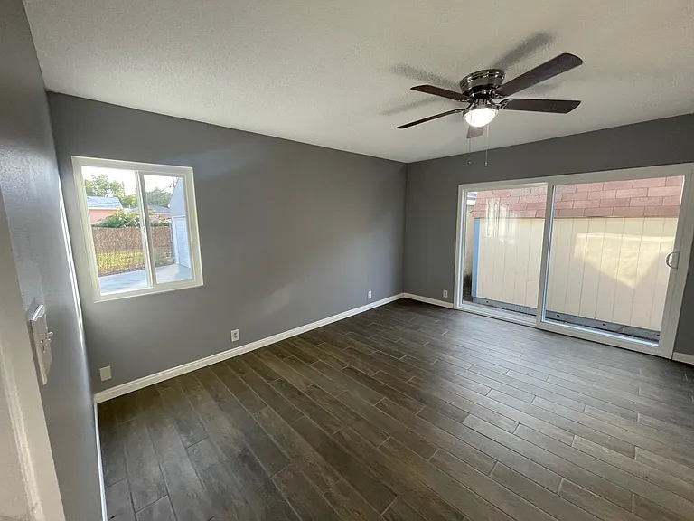 2513 N Termino Ave — Photo 6