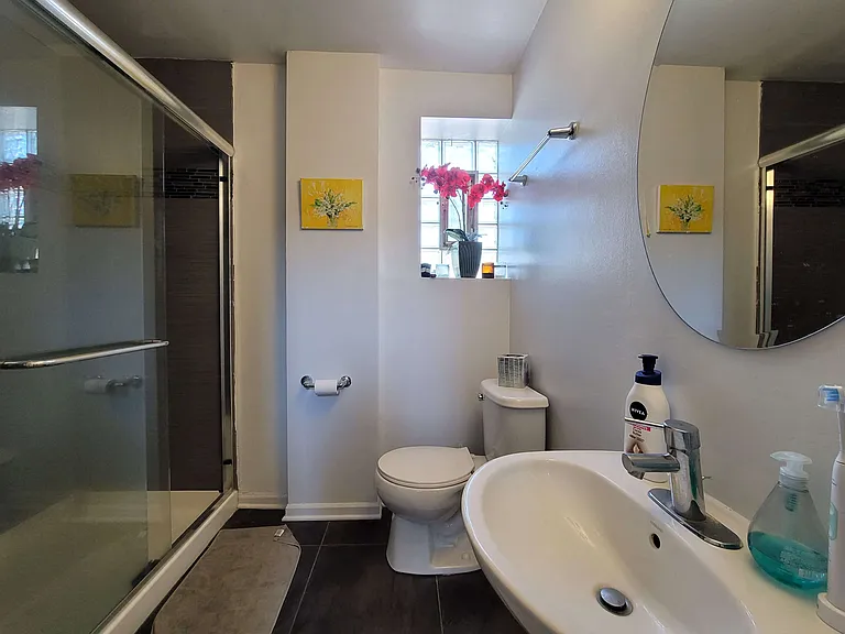 2246 W Belden Ave — Photo 26