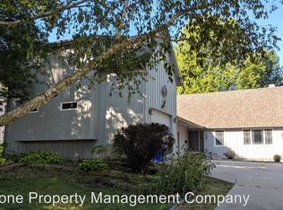 21 George St, Iowa City, IA 52246